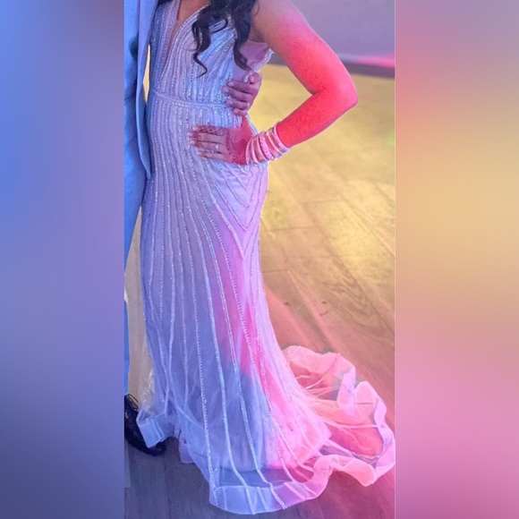 ✨ Host Pick ✨Prom or wedding gown - Cinderella Divine - Picture 4 of 4